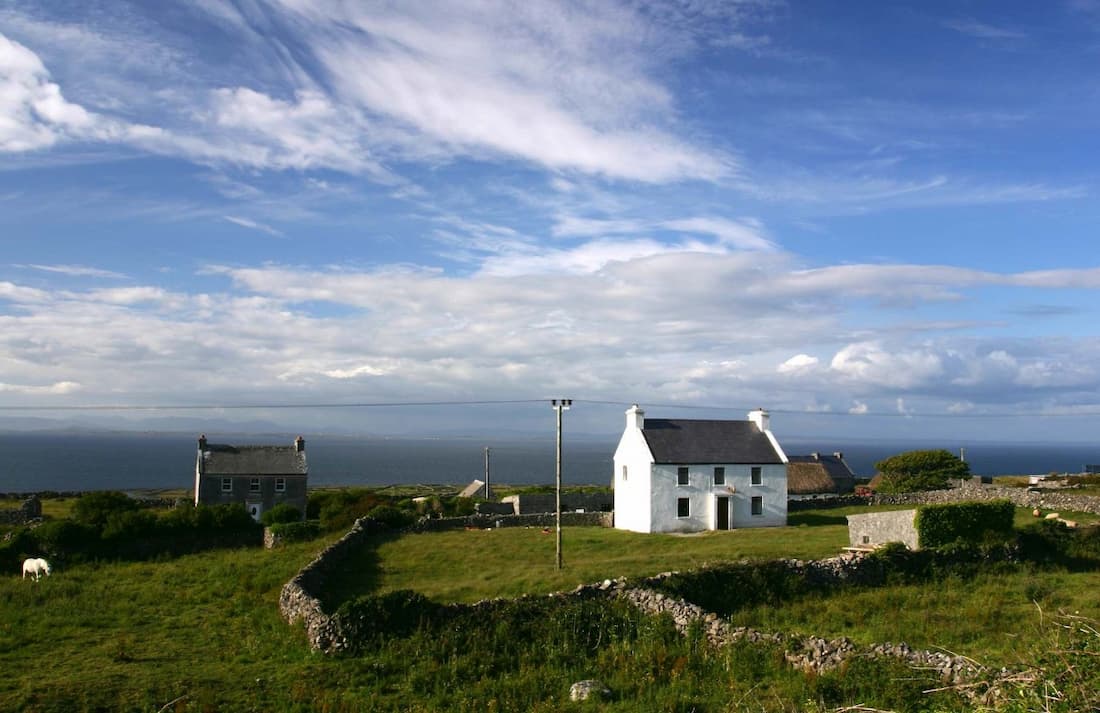 farmhouse with scenery of Irish sea